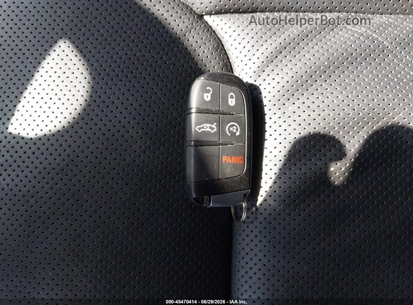 2C3CCAKG3GH106800 2016 CHRYSLER 300 Red Вид панелі приладів