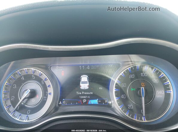 2C3CCAKG3JH144356 2018 CHRYSLER 300 Gray Widok tylnych siedzeń