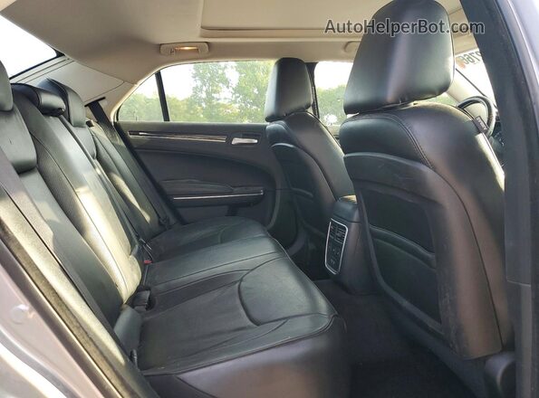 2C3CCAKG6HH566602 2017 CHRYSLER 300 Silver Widok tylnych siedzeń