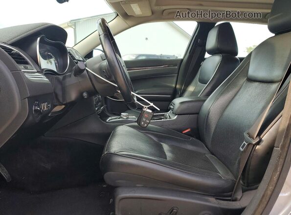 2C3CCAKG6HH566602 2017 CHRYSLER 300 Silver Widok wnętrza z przodu