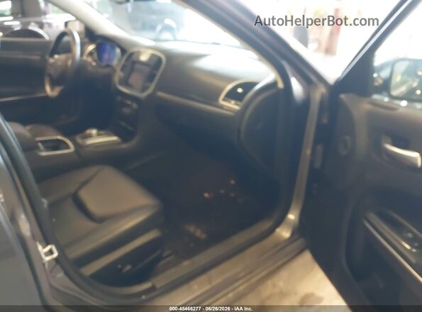2C3CCARG4HH582626 2017 CHRYSLER 300 Gray Front interior view