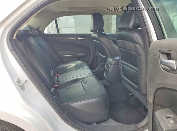 2C3CCARG7GH262098 2016 CHRYSLER 300 White Հետևի նստատեղերի տեսք