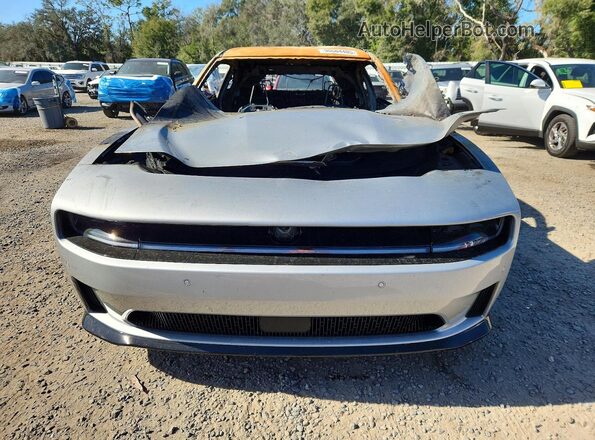 2C3CDBDKXRR207611 2024 DODGE CHARGER Silver Widok z przodu