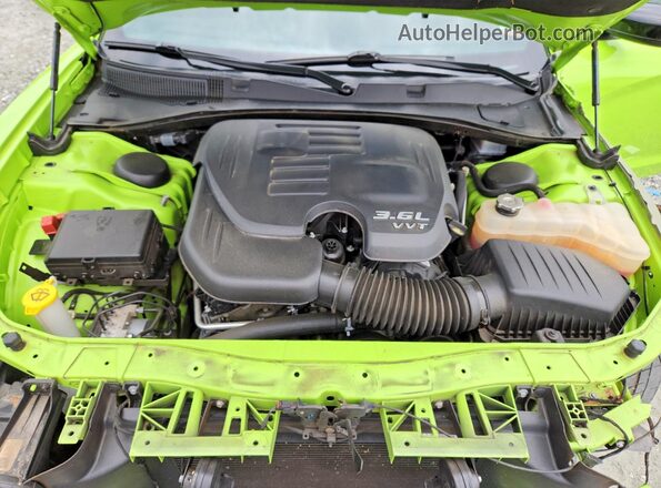 2C3CDXBG3PH535855 2023 DODGE CHARGER Green Вид задньої частини салону