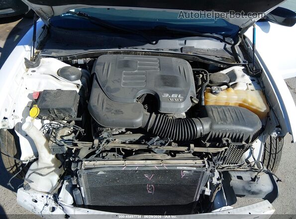 2C3CDXBG7JH307090 2018 DODGE CHARGER White Вид ззаду