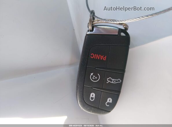 2C3CDXBG8JH180348 2018 DODGE CHARGER Красный Вид панели приборов