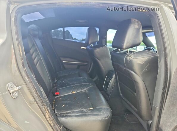 2C3CDXBG8JH331589 2018 DODGE CHARGER Gray Widok tylnych siedzeń