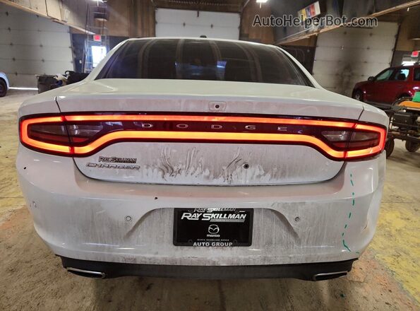 2C3CDXBGXLH217550 2020 DODGE CHARGER White Вид ззаду