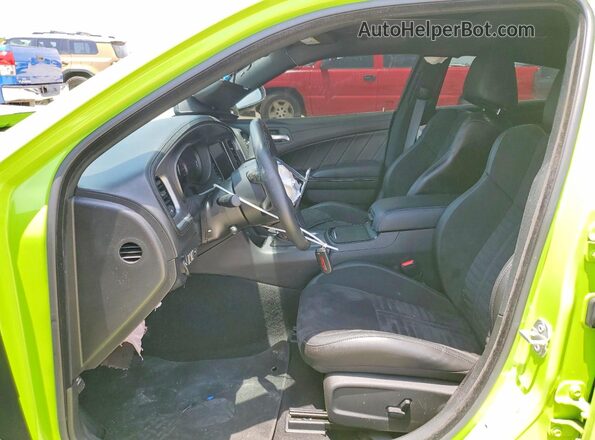 2C3CDXCT3PH671754 2023 DODGE CHARGER Зеленый Вид салона спереди