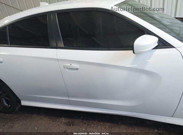 2C3CDXCT9NH259240 2022 DODGE CHARGER White Widok wnętrza z tyłu