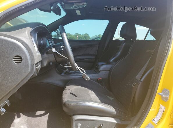 2C3CDXGJ3HH650865 2017 DODGE CHARGER Yellow Front interior view
