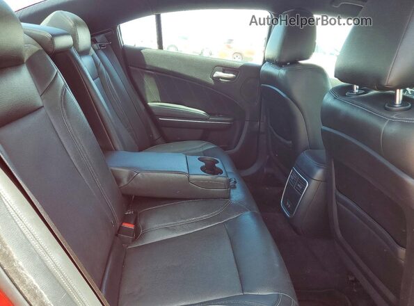 2C3CDXHG4HH536876 2017 DODGE CHARGER Red Vista de los asientos traseros
