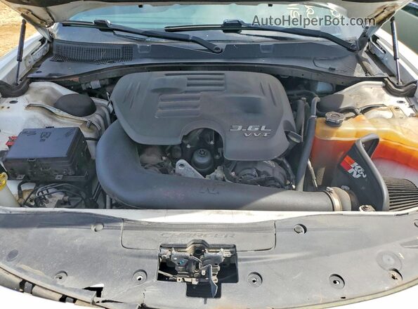 2C3CDXHG5GH332585 2016 DODGE CHARGER Белый Вид задней части салона