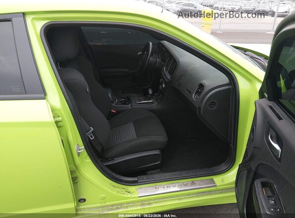 2C3CDXHG6PH649162 2023 DODGE CHARGER Green Widok wnętrza z przodu