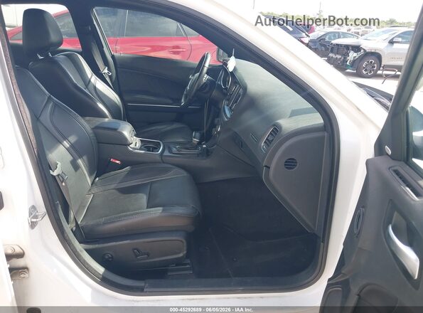2C3CDXJG4JH198699 2018 DODGE CHARGER Белый Вид салона спереди
