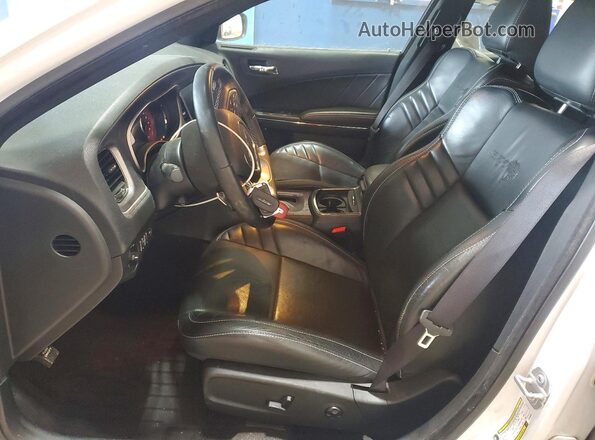 2C3CDXL9XHH556297 2017 DODGE CHARGER Белый Вид салона спереди