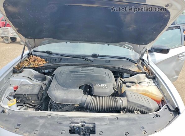 2C3CDXMG1LH221676 2020 DODGE CHARGER Silver Rear interior view