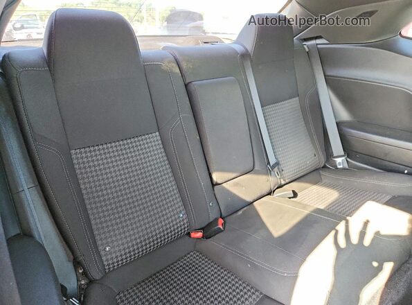2C3CDZAG0JH120593 2018 DODGE CHALLENGER Gray Widok tylnych siedzeń