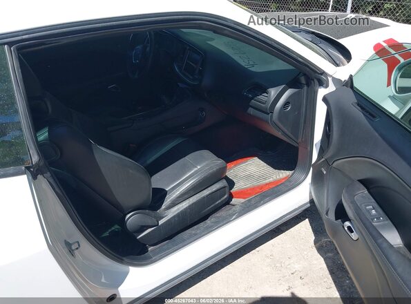 2C3CDZAG0JH131500 2018 DODGE CHALLENGER White Widok wnętrza z przodu