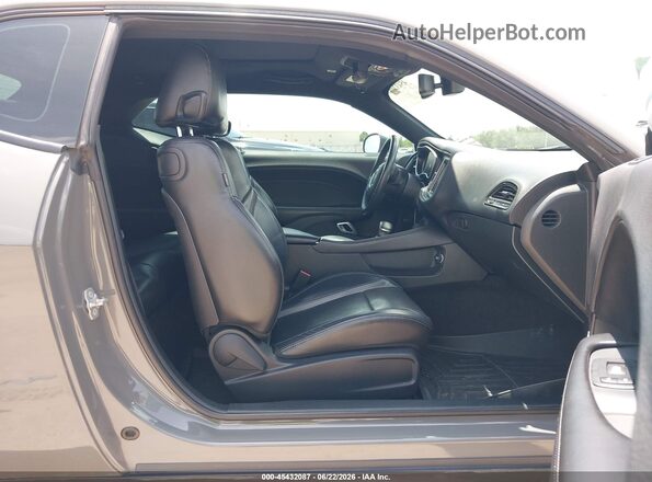 2C3CDZAG0JH233072 2018 DODGE CHALLENGER Gray Vista interior delantera
