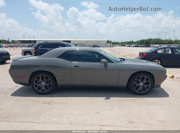 2C3CDZAG0JH233072 2018 DODGE CHALLENGER Gray Vista interior trasera