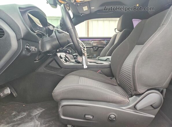 2C3CDZAG0PH652774 2023 DODGE CHALLENGER Purple Widok wnętrza z przodu