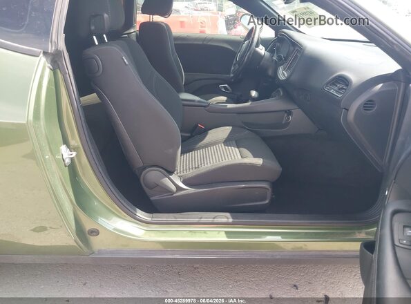 2C3CDZAG1JH305929 2018 DODGE CHALLENGER Green Vista interior delantera
