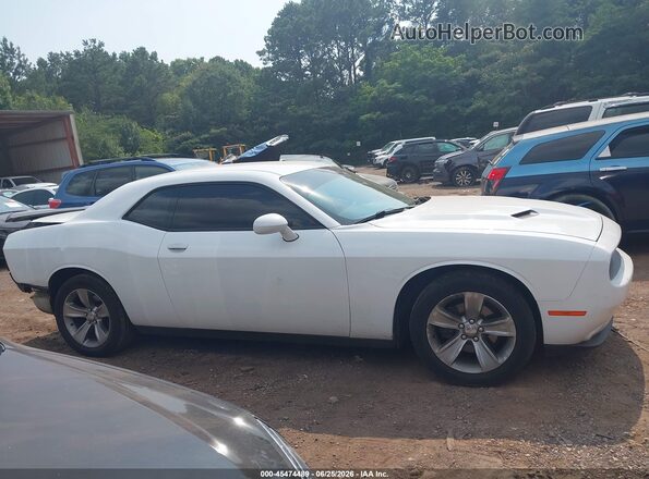2C3CDZAG2GH137355 2016 DODGE CHALLENGER White Սալոնի 360 աստիճան տեսք