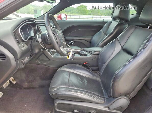 2C3CDZAG2HH572992 2017 DODGE CHALLENGER Red Widok wnętrza z przodu
