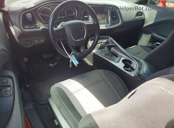 2C3CDZAG4GH290805 2016 DODGE CHALLENGER Красный Вид панели приборов