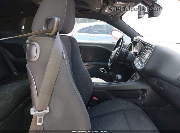 2C3CDZAG5HH568600 2017 DODGE CHALLENGER Красный Вид салона спереди