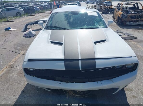 2C3CDZAG6HH629288 2017 DODGE CHALLENGER White Widok wnętrza z tyłu