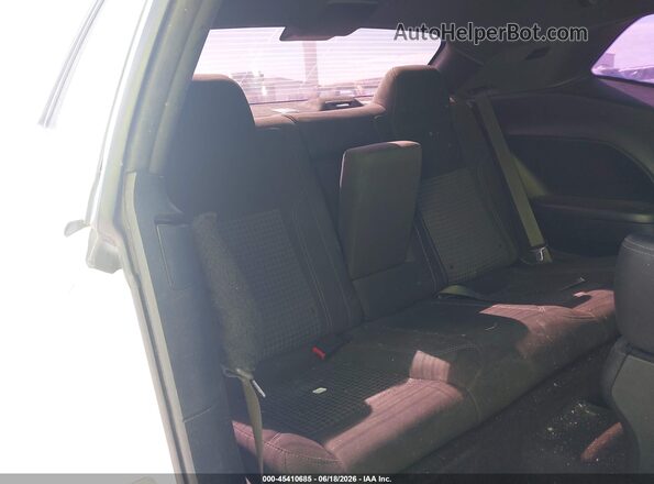 2C3CDZAG6HH629288 2017 DODGE CHALLENGER White Widok naklejki z numerem VIN
