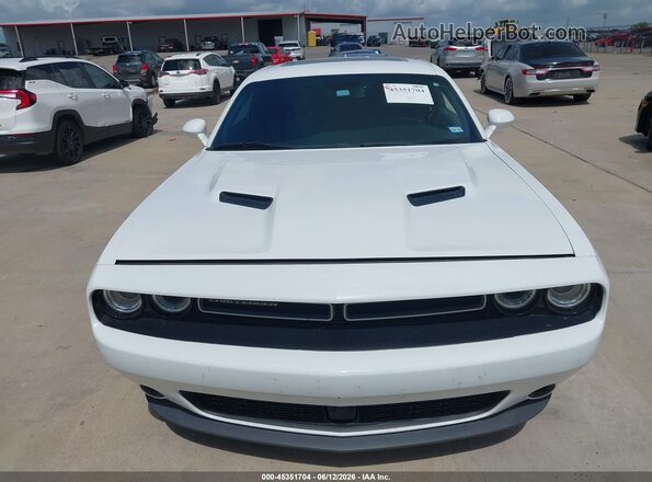 2C3CDZAG6JH258123 2018 DODGE CHALLENGER Белый Вид щитка приборов