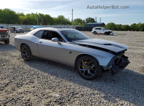 2C3CDZAG7JH258762 2018 DODGE CHALLENGER Серебряный Передняя правая четверть