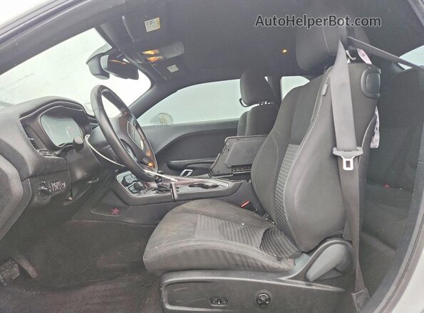 2C3CDZAG8GH265146 2016 DODGE CHALLENGER Белый Вид салона спереди