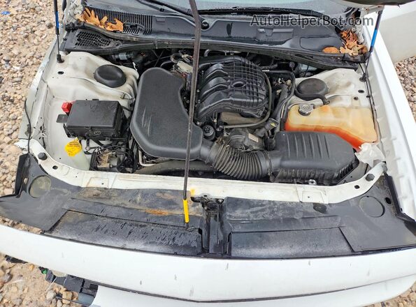 2C3CDZAG8GH265146 2016 DODGE CHALLENGER Белый Вид задней части салона