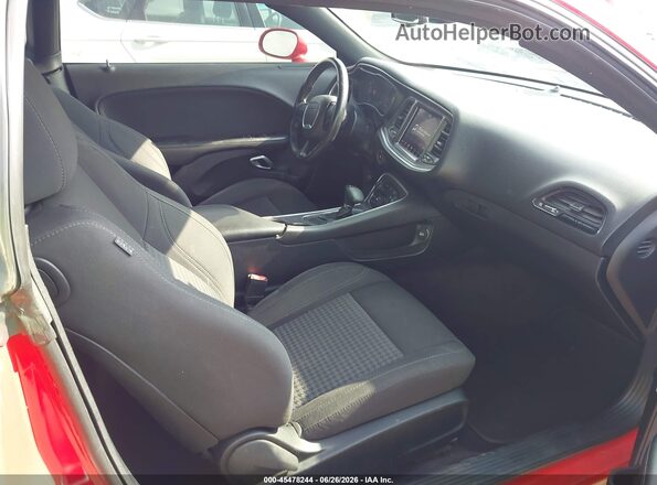 2C3CDZAG8JH118686 2018 DODGE CHALLENGER Red Widok wnętrza z przodu