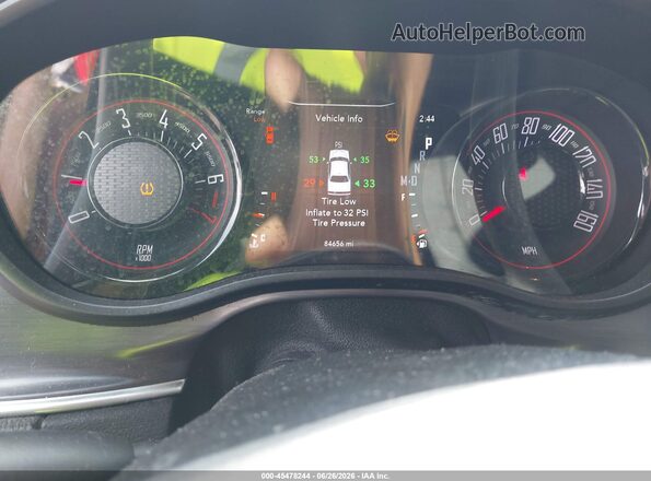 2C3CDZAG8JH118686 2018 DODGE CHALLENGER Red Widok tylnych siedzeń