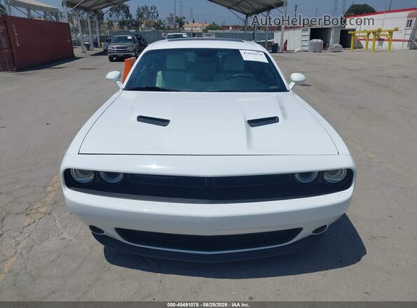 2C3CDZAG8JH218996 2018 DODGE CHALLENGER Белый Вид щитка приборов