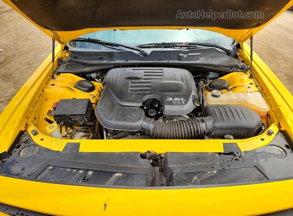 2C3CDZAGXJH200127 2018 DODGE CHALLENGER Yellow Rear interior view