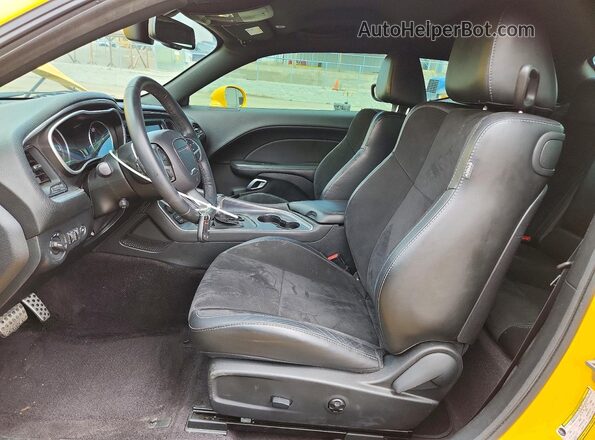 2C3CDZAGXJH200127 2018 DODGE CHALLENGER Yellow Front interior view