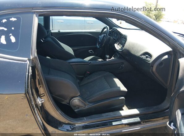 2C3CDZBT0HH578110 2017 DODGE CHALLENGER Черный Вид салона спереди