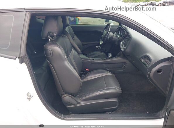 2C3CDZBT2GH255367 2016 DODGE CHALLENGER White Widok wnętrza z przodu