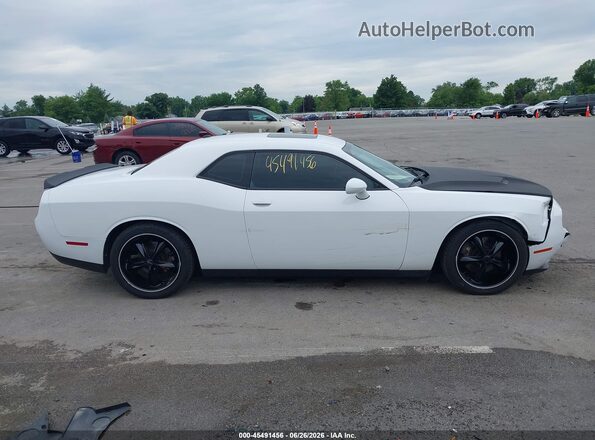 2C3CDZBT2GH255367 2016 DODGE CHALLENGER White Widok wnętrza z tyłu