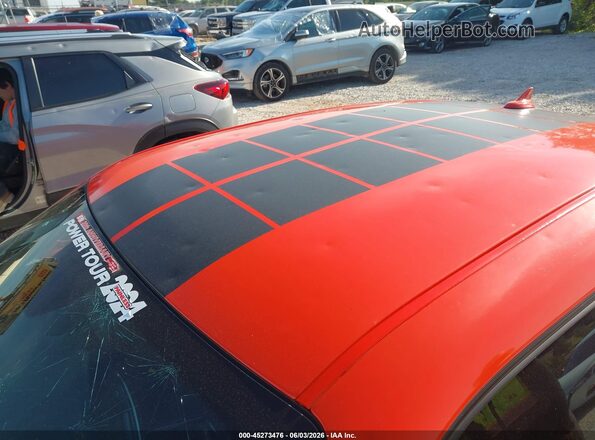 2C3CDZBT5JH161135 2018 DODGE CHALLENGER Orange Widok z przodu