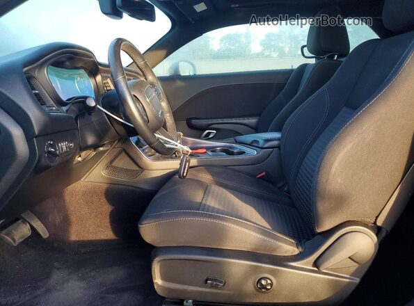 2C3CDZBT7JH300892 2018 DODGE CHALLENGER Burgundy Widok wnętrza z przodu