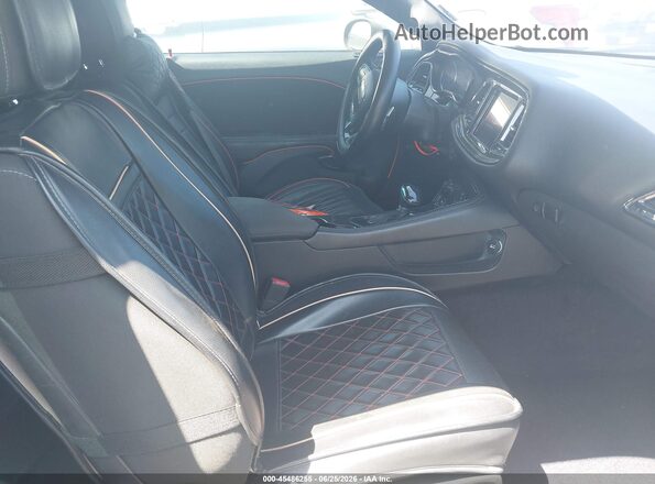 2C3CDZBT8HH530743 2017 DODGE CHALLENGER Black Widok wnętrza z przodu
