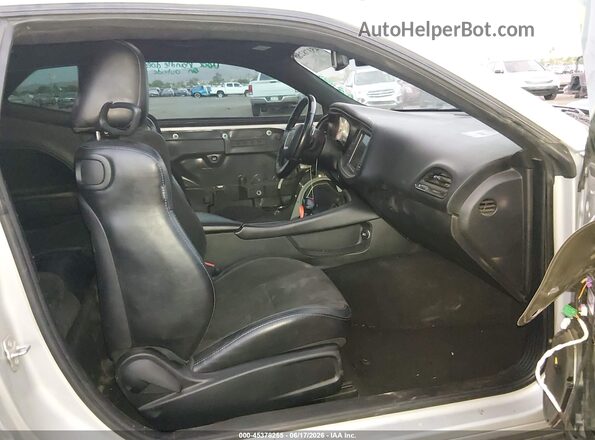 2C3CDZBT8KH618439 2019 DODGE CHALLENGER Silver Front interior view