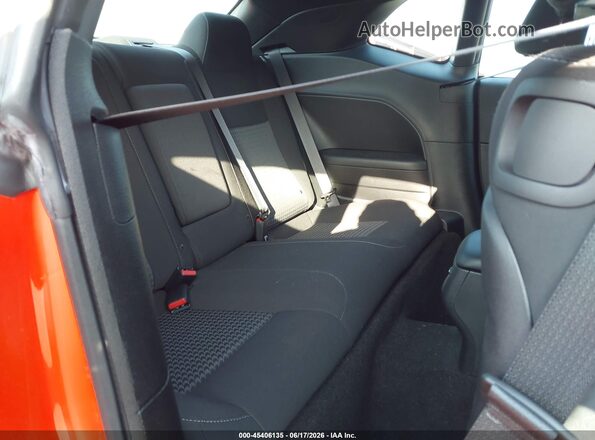 2C3CDZBT9PH528451 2023 DODGE CHALLENGER Orange Widok naklejki z numerem VIN
